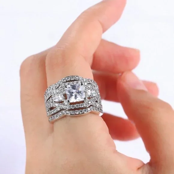 *NEW 18K White Gold Princess Cut Diamond 3PC Ring - Picture 6 of 15